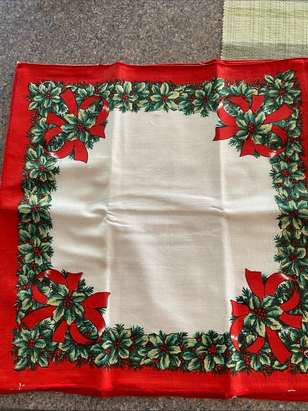NWOT Festive Red & Cream Holiday Napkins with Holly Border